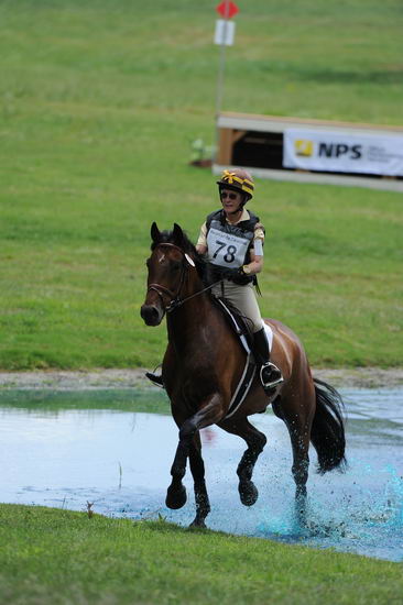 So8ths-5-5-12-XCDay-3347-BeckyBrown-TotallyBroke-DDeRosaPhoto