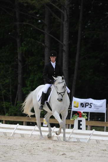 So8ths-5-4-12-Dressage-1002-ElizabethGoldstein-DaddysHatTrick-DDeRosaPhoto