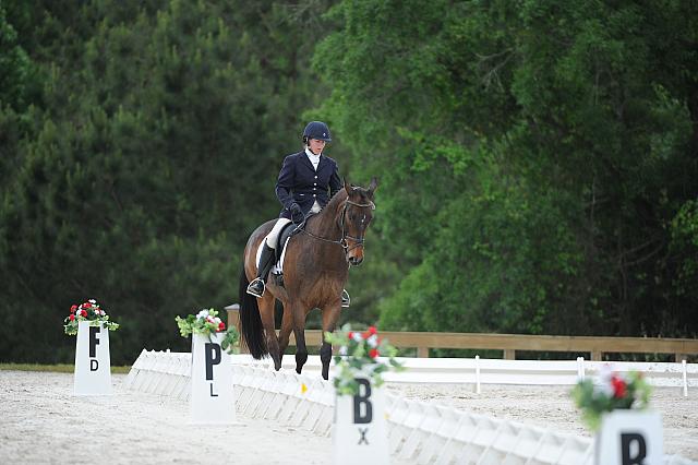 So8ths-5-4-12-Dressage-0620-LindsayStaianoWilliams-TriumphII-DDeRosaPhoto