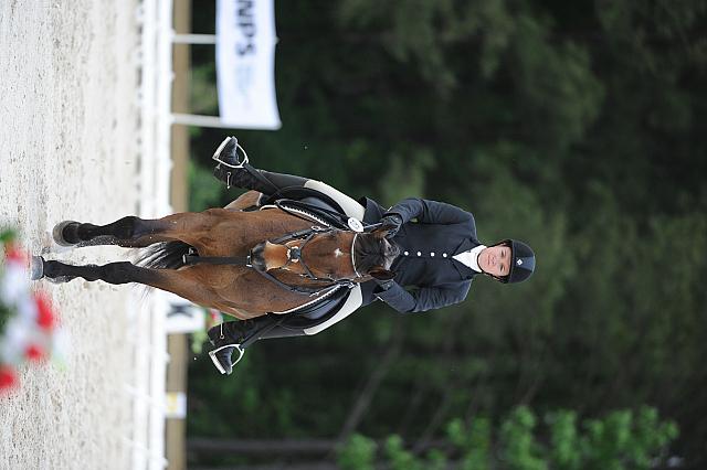 So8ths-5-4-12-Dressage-0644-GwenKriskie-Barney-DDeRosaPhoto