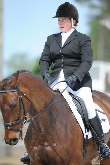 So8ths-5-4-12-Dressage-0721-BonnieMosser-Isbond-DDeRosaPhoto