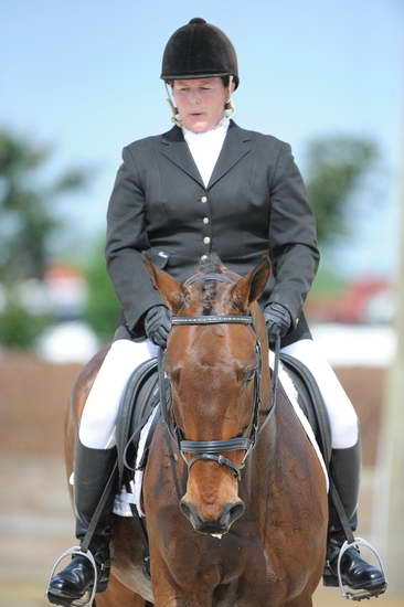 So8ths-5-4-12-Dressage-0725-BonnieMosser-Isbond-DDeRosaPhoto