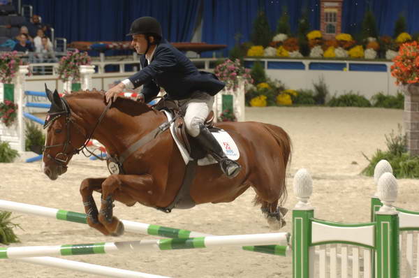 AaronVale-0988-Lagato-WIHS-10-26-06-&copy;DeRosaPhoto.jpg