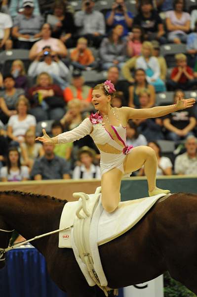 WEG3-10-7-10-Vaulting-5917-DDeRosaPhoto.jpg