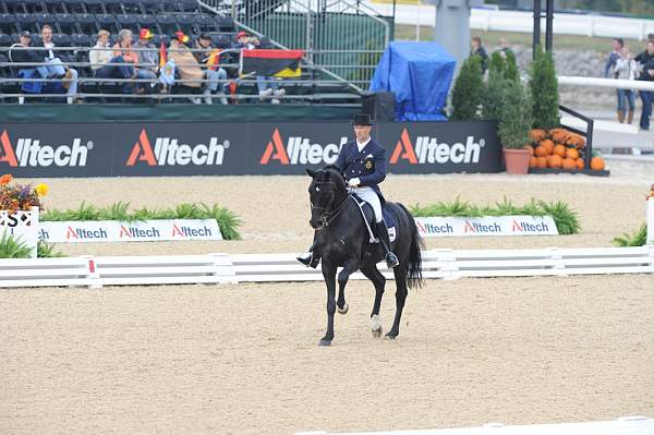 WEG1-9-28-10-DressageGP-5605-DDeRosaPhoto.jpg