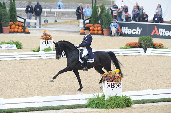 WEG1-9-28-10-DressageGP-5643-DDeRosaPhoto.jpg