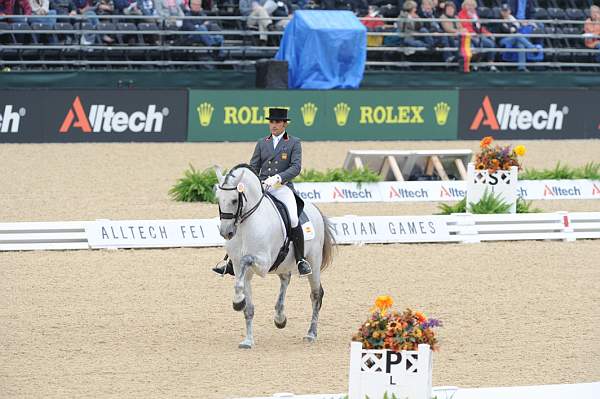 WEG1-9-28-10-DressageGP-5690-DDeRosaPhoto.jpg