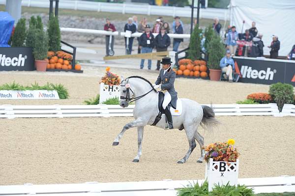 WEG1-9-28-10-DressageGP-5728-DDeRosaPhoto.jpg