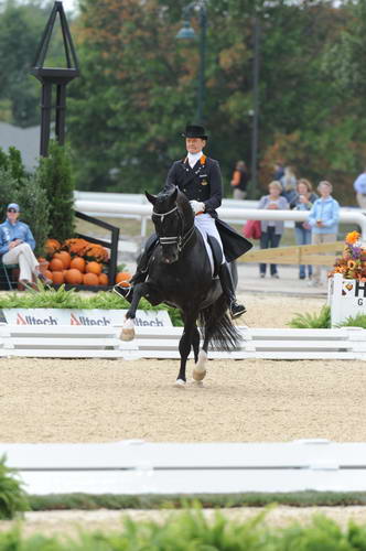 WEG1-9-28-10-DressageGP-6486-EdwardGal-MoorlandsTotilas-DDeRosaPhoto.jpg