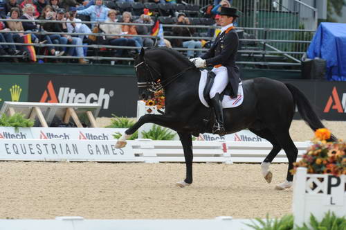 WEG1-9-28-10-DressageGP-6500-EdwardGal-MoorlandsTotilas-DDeRosaPhoto.jpg