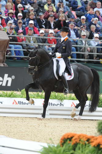 WEG1-9-28-10-DressageGP-6515-EdwardGal-MoorlandsTotilas-DDeRosaPhoto.jpg