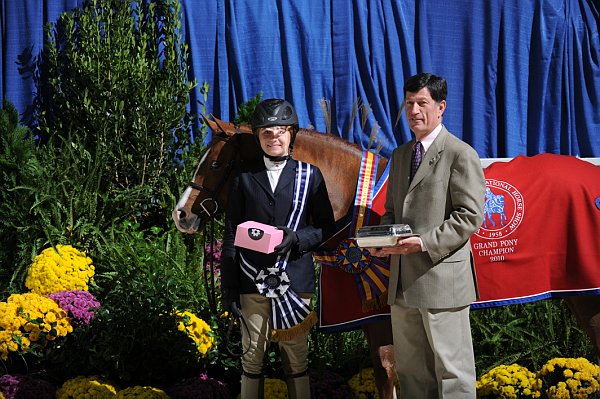 WIHS-BestChRdr-10-31-10-0160-VictoriaColvin-EverLuvin-DDeRosaPhoto.jpg