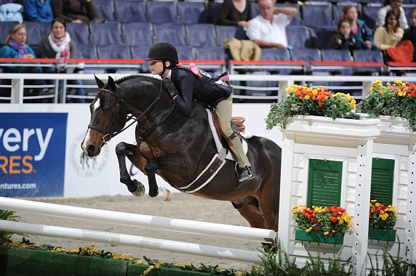 WIHS3-10-31-10-Cl123-LgPnyHtr-9842-EliteStormFront-CarolineKellogg-DDeRosaPhoto.jpg