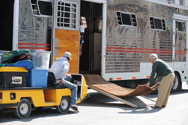 WIHS-10-25-09-DSC_2572-AroundGrounds-Outside-Loading-DDeRosaPhoto.jpg