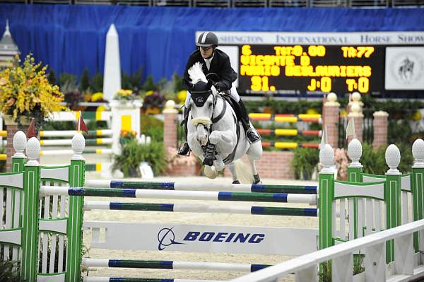 WIHS-10-24-10-PresCup-DSC_1245-VicomteD-MarioDeslauriers-DDeRosaPhoto.jpg