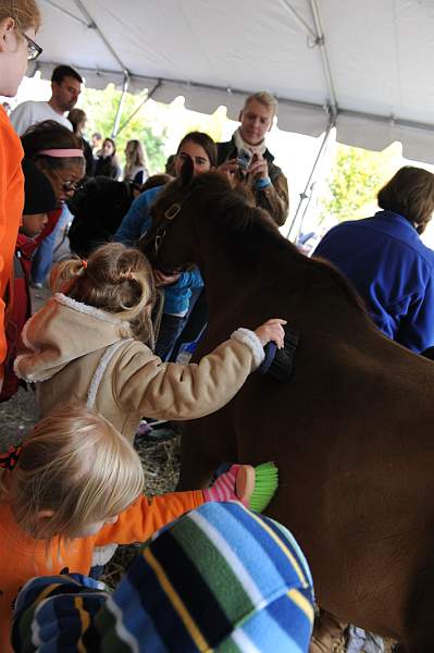 WIHS3-10-30-10-DSC_8222-KidsDay-DDeRosaPhoto.jpg