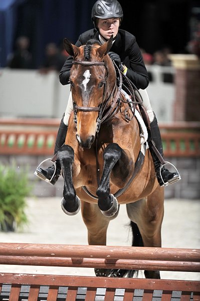 WIHS2-10-29-10-Cl181-WIHSEq-Htr-5685-KatherineSchmidt-Topper-DDeRosaPhoto.jpg