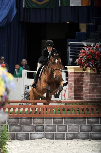 WIHS2-10-29-10-Cl181-WIHSEq-Htr-5723-ElizabethDeGolian-Califernia-DDeRosaPhoto.jpg