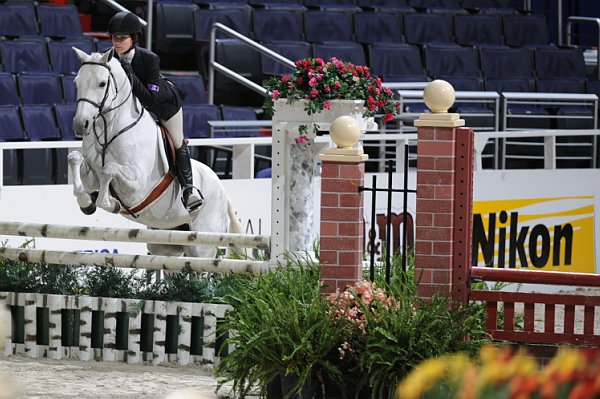 WIHS2-10-30-10-WIHSPnyEqFinals-7387-SydneyShulman-Hallelujah-DDeRosaPhoto.jpg