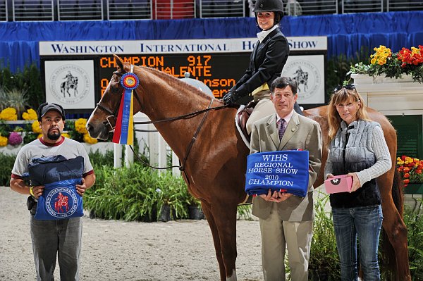 WIHS3-10-31-10-Cl191-RegHtrFinalsHrs-0400-Valente-MeganMcGovern-DDeRosaPhoto.jpg