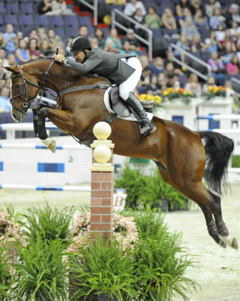 WIHS2-10-28-10-4122-Paparazzi-AaronVale-DDeRosaPhoto-crop.jpg