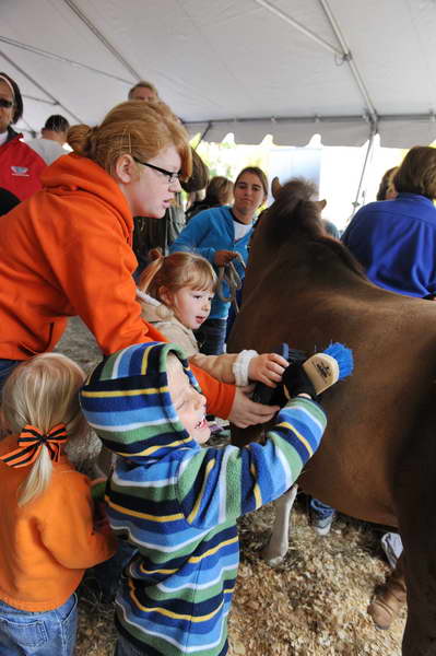 KidsDay-WIHS3-10-30-10-DSC_8224-KidsDay-DDeRosaPhoto.JPG