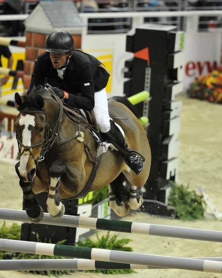 WIHS5-10-29-11-PresCup-1816-Uraya-CharlieJayne-DDeRosaPhoto