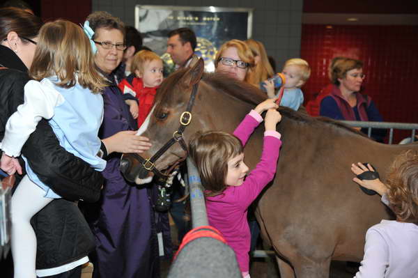 WIHS5-10-29-11-KidsDay-4927-DDeRosaPhoto.JPG