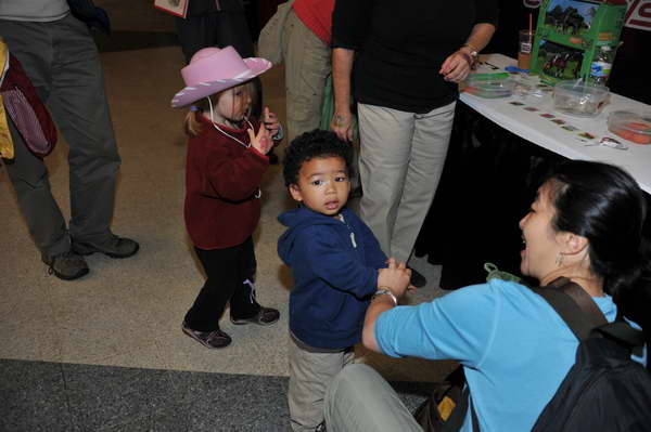 WIHS5-10-29-11-KidsDay-5000-DDeRosaPhoto.JPG