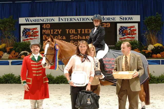 13-WIHS-ErickaSchaefer-MaizyToltien-10-26-06-AdultJpr-_DDPhoto_001.JPG