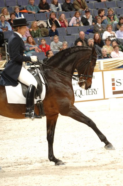 23-WIHS-CathyMorelli-BeSe-Dressage-10-27-05-DDPhoto.JPG