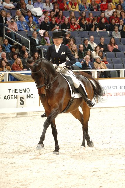 25-WIHS-CathyMorelli-BeSe-Dressage-10-27-05-DDPhoto.JPG