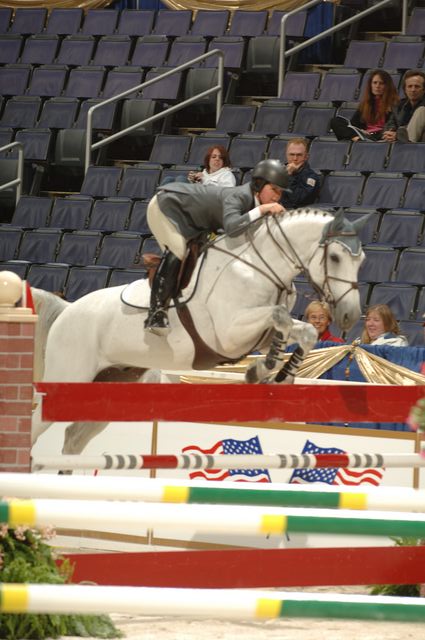 04-WIHS-HillaryDobbs-VDLLotusExcel-10-28-05-JrJumpers-DDPhoto.JPG