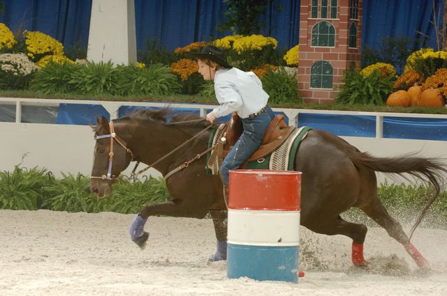 02-WIHS-LorraineBytheway-BarrelRacing-10-27-05-DDPhoto.JPG