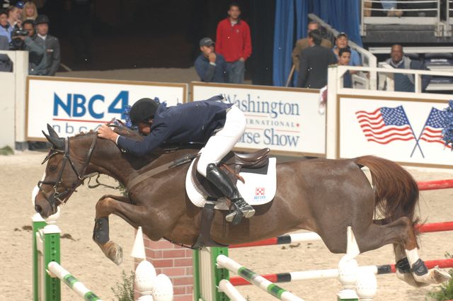 1016-AccumulatorWinner-AaronVale-Waldi-WIHS-10-28-06-&copy;DeRosaPhoto.JPG