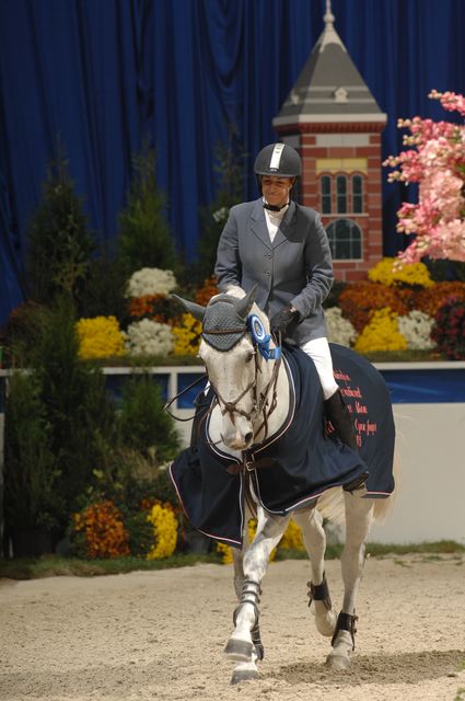 342-Class211Winner-LauraKraut-MissIndependent-WIHS-10-27-06-&copy;DeRosaPhoto.JPG