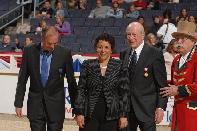 1076-JorgeCarnicero-SheilaJohnson-AustinKiplinger-VernSerex-WIHS-10-28-06-&copy;DeRosaPhoto.JPG