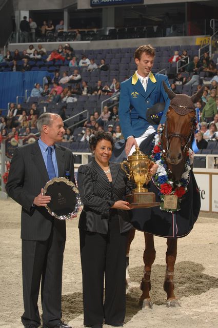 1104-HarrieSmolders-ExquisOliverQ-JorgeCarnicero-SheilaJohnson-WIHS-10-28-06-&copy;DeRosaPhoto.JPG