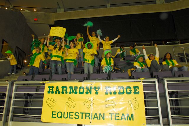 324-BarnNight-HarmonyRidge-WIHS-10-26-06-ThomasPhoto.JPG