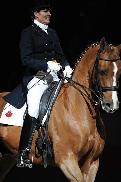 WIHS-10-25-09-DSC_3924-AshleyHolzer-PopArt-Dressage-DDeRosaPhoto.jpg