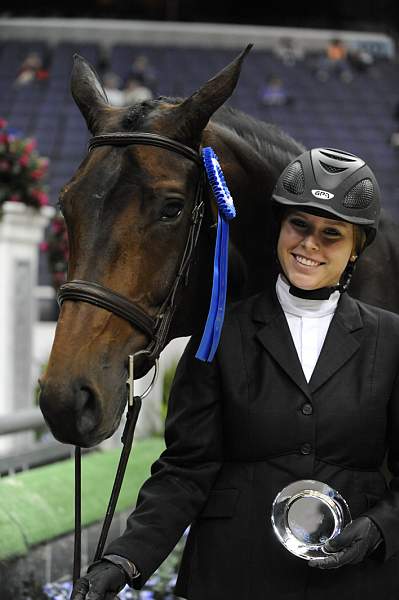 WIHS-10-22-09-DSC_5298-Rejoice-TaylorShearin-LgJrHtr16-17-Presentations-DDeRosaPhoto.jpg