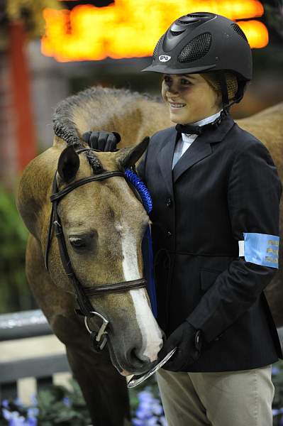 WIHS-10-25-09-MedPny-DSC_1990-PromiseTo-AshleyFoster-PromiseToo-VictoriaColvin-Presentations-DDeRosaPhoto.jpg