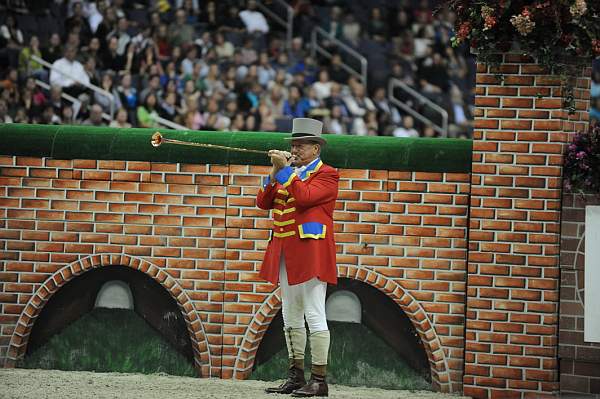 WIHS-10-23-09-DER_7599-Ringmaster-JohnFranzreb-DDeRosaPhoto.jpg