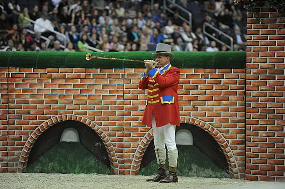 WIHS-10-23-09-DER_7600-Ringmaster-JohnFranzreb-DDeRosaPhoto.jpg
