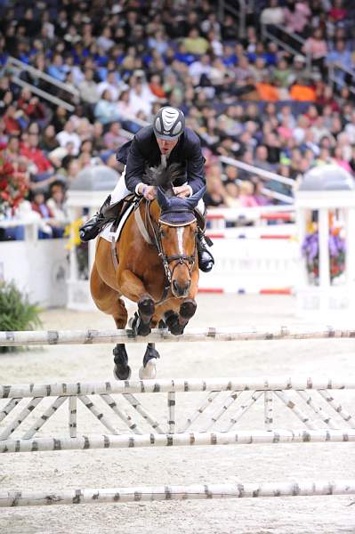 WIHS-10-24-10-PresCup-DSC_0930-MoetWalk-DavidBeisel-DDeRosaPhoto.jpg