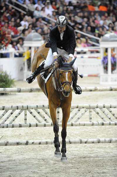 WIHS-10-24-10-PresCup-DSC_0932-MoetWalk-DavidBeisel-DDeRosaPhoto.jpg