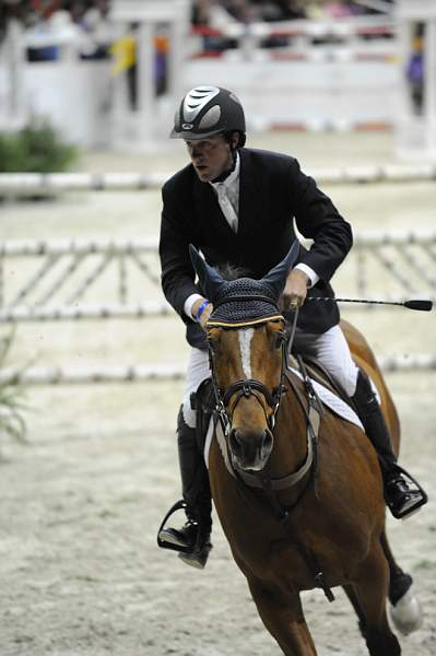 WIHS-10-24-10-PresCup-DSC_0933-MoetWalk-DavidBeisel-DDeRosaPhoto.jpg