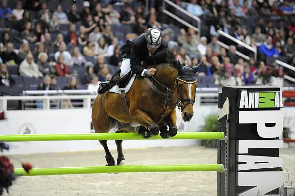 WIHS-10-24-10-PresCup-DSC_0945-MoetWalk-DavidBeisel-DDeRosaPhoto.jpg