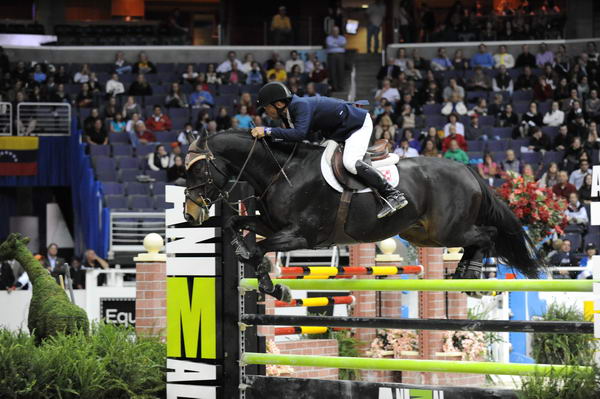 WIHS-10-24-10-PresCup-DSC_1462-Alaska-ToddMinikus-DDeRosaPhoto.jpg