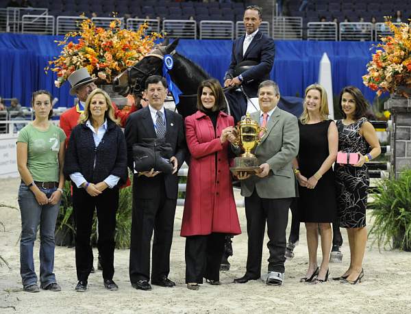 WIHS-10-24-09-DSC_1509-KenDuberstein-Sponsors-DDeRosaPhoto-Crop.jpg